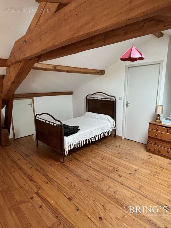 Maison à SAINT-VICTOR-MALESCOURS