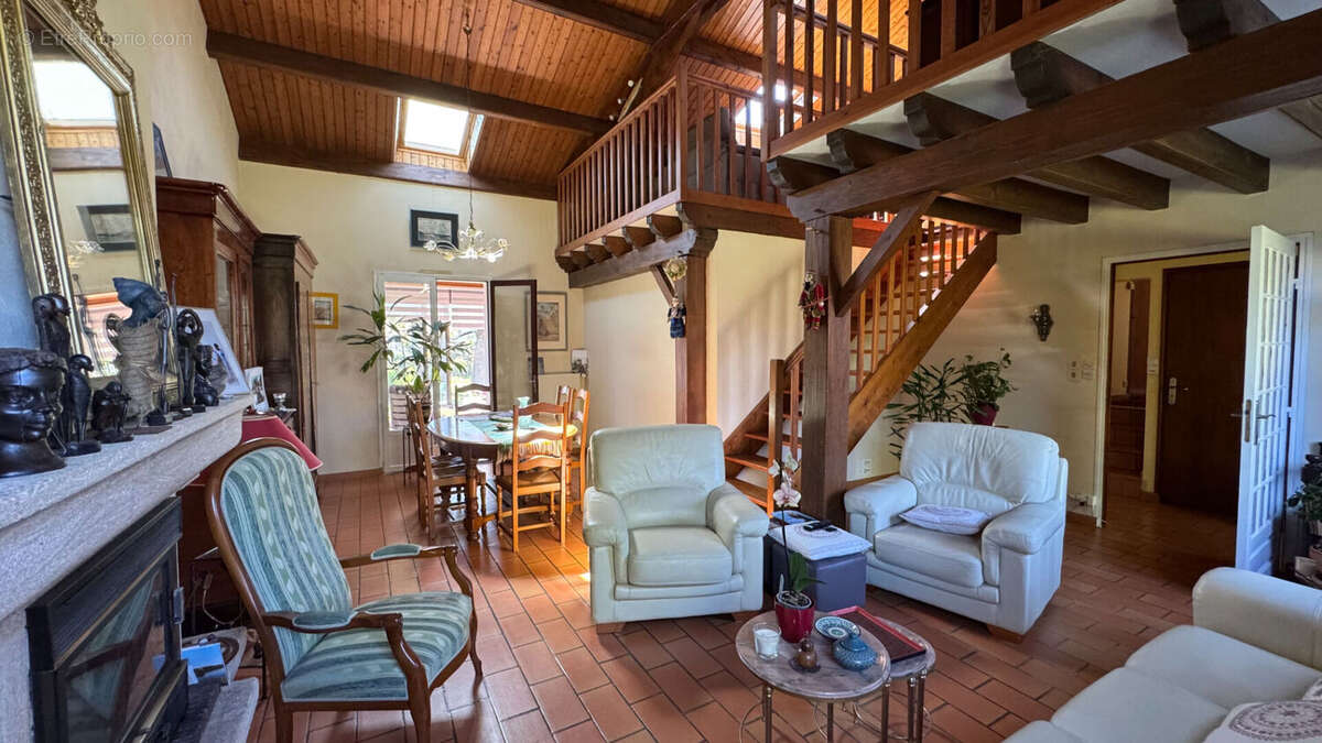 Maison à FONTAINE-LE-COMTE