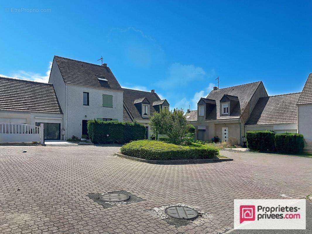 Coup de coeur à Touques ? Maison de 100 m² rénovée avec jardin intimiste et garage à 5 min de Deauville - photo 17