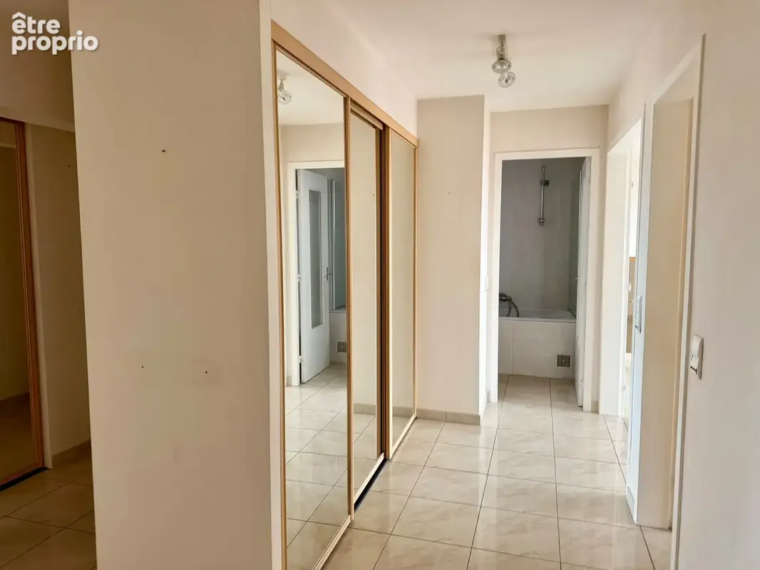 Vente - Belfort   Appartement 6 pièces de 113 m2, 4 chambres, cave et garage - photo 5