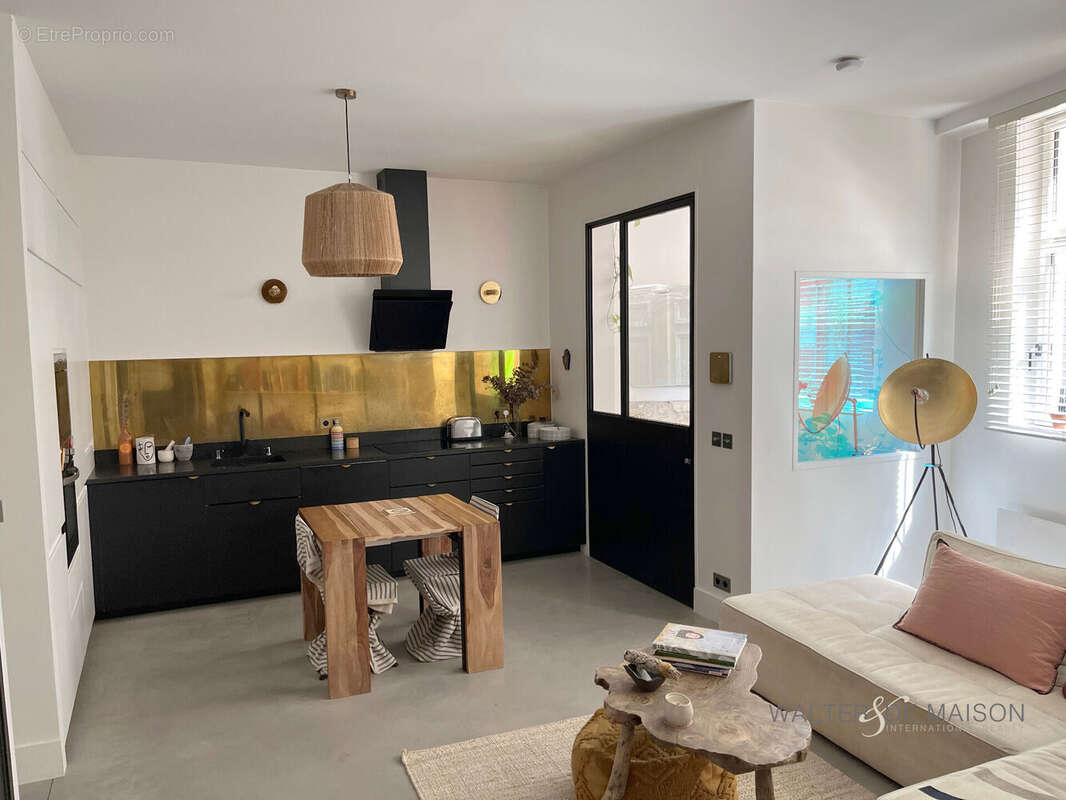 Appartement à PARIS-17E