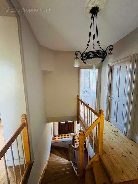 Maison à COURS-LA-VILLE