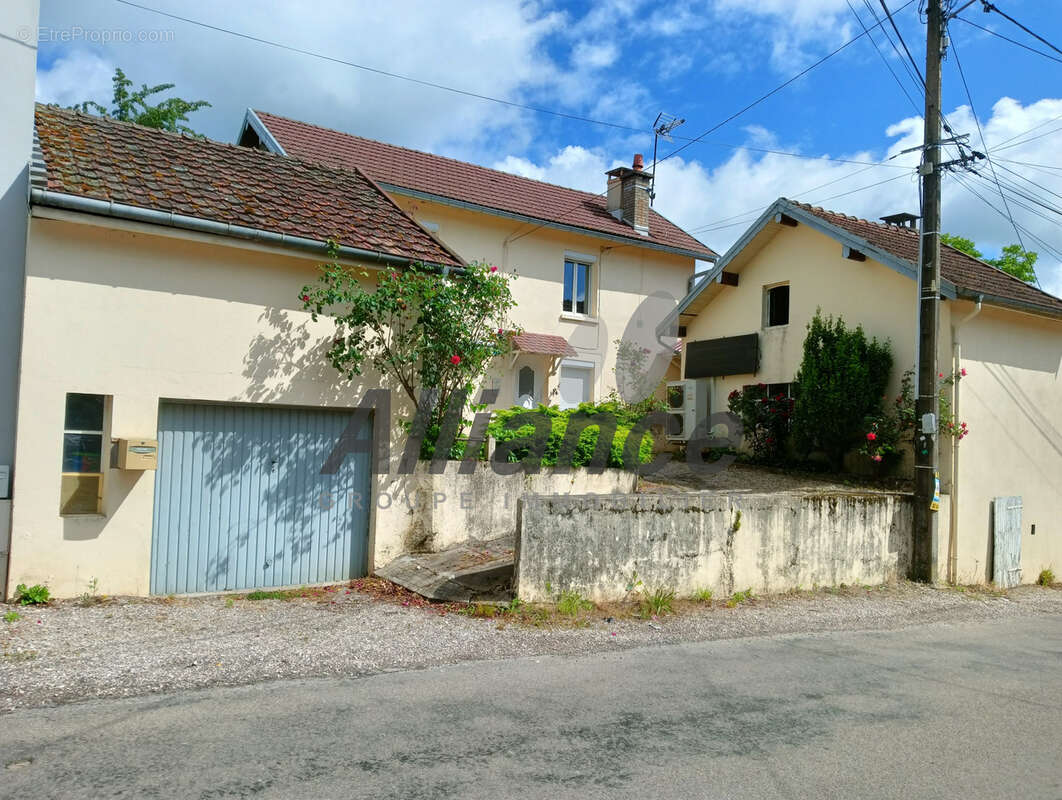 Jolie maison avec garage, terrain et dependance - photo 19