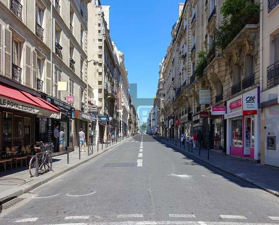 Commerce à PARIS-8E