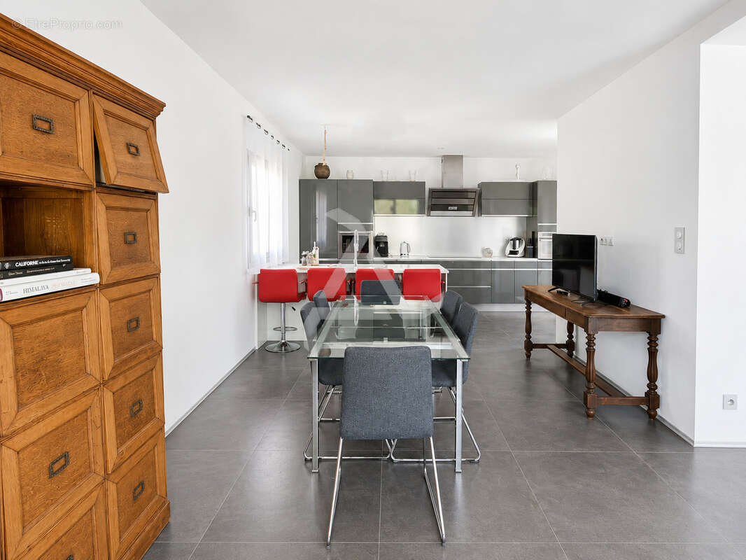 Villa t7 de 211m2 contemporaine avec piscine sous-sol aménagé et chambre indépendante - photo 17