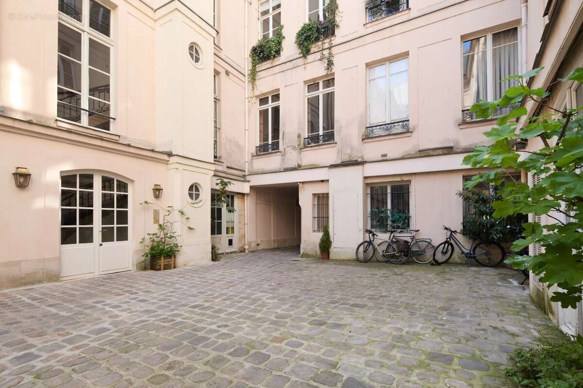 Appartement à PARIS-6E