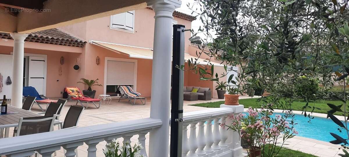 Appartement à MOUANS-SARTOUX