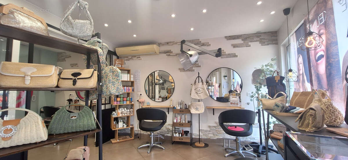 Commerce à THORIGNY-SUR-OREUSE