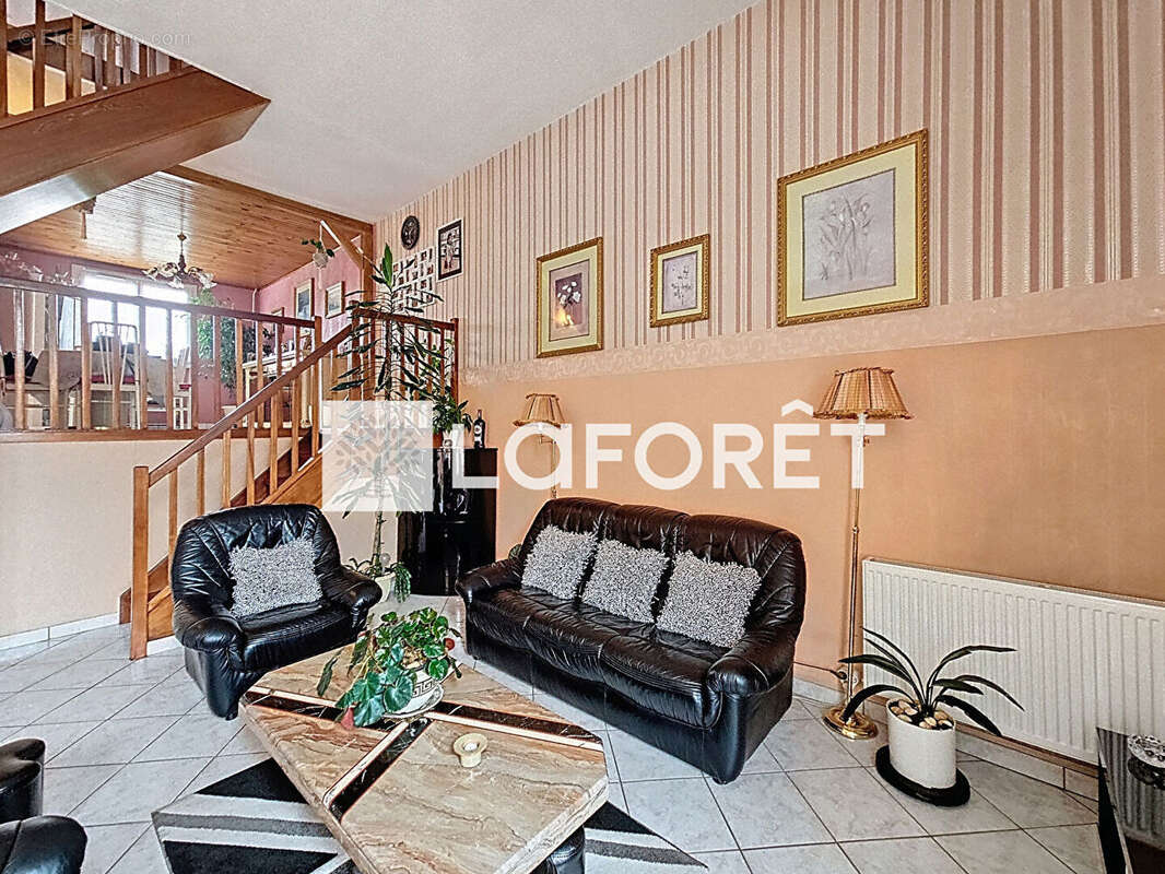 Maison à MOISSY-CRAMAYEL