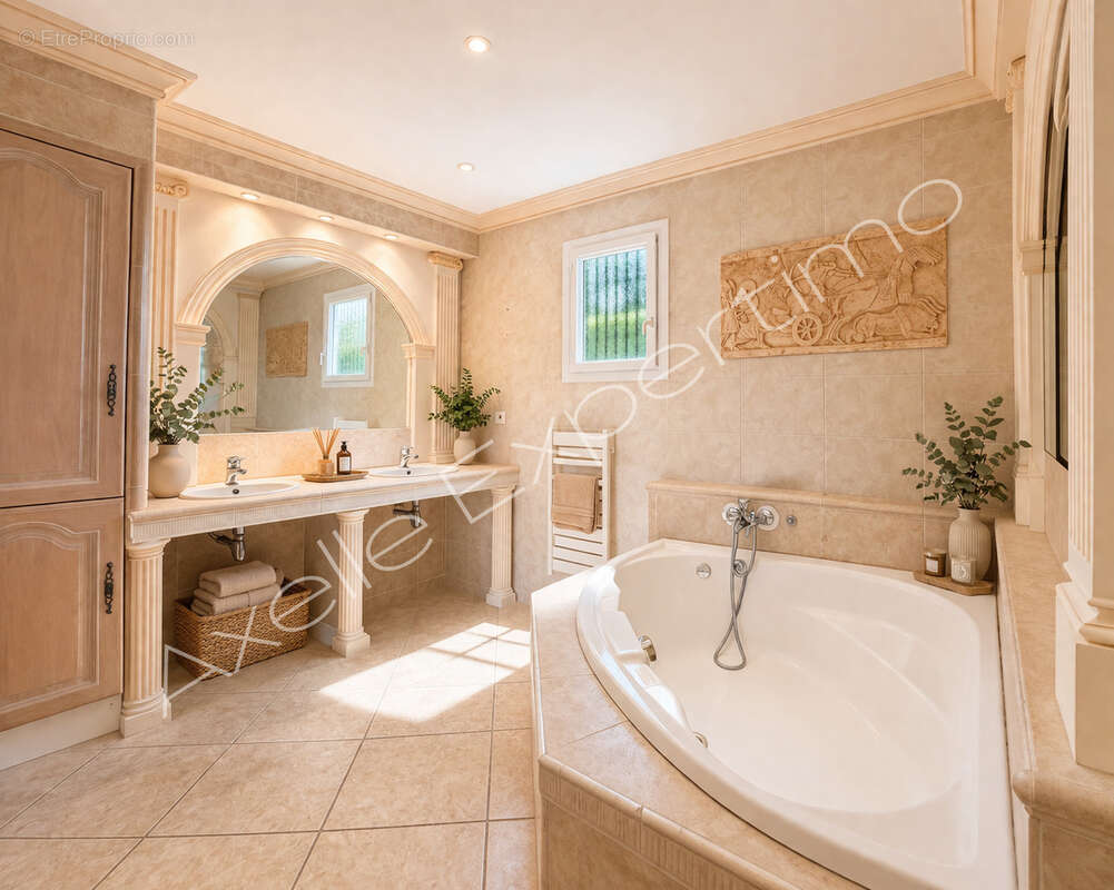 Maison à SAINT-CYR-SUR-MER