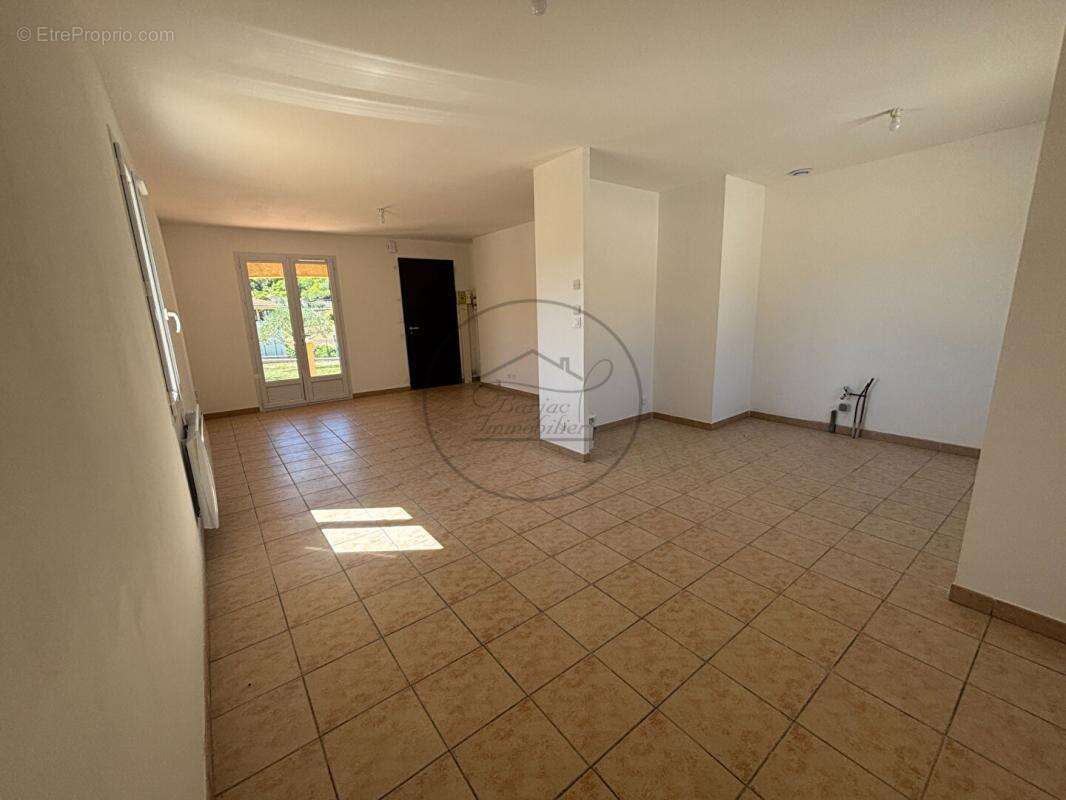 Maison à SAINT-BRES