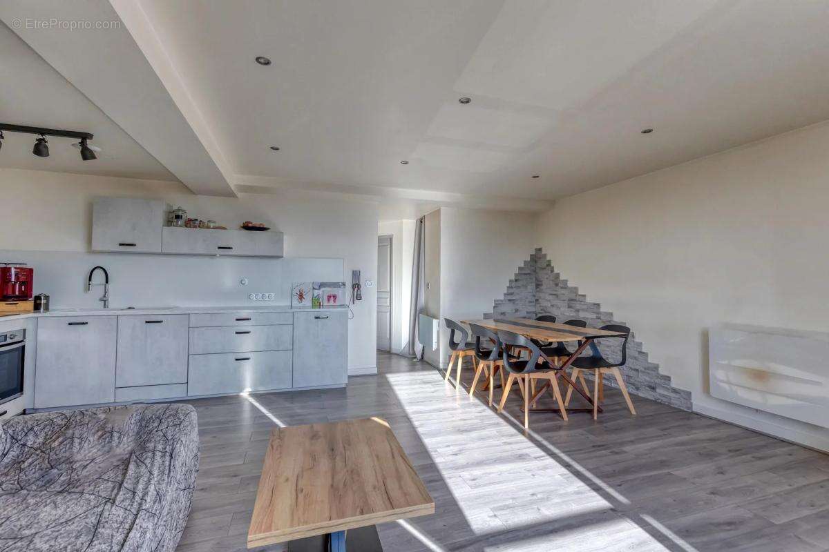 Appartement à SAINT-CASSIEN