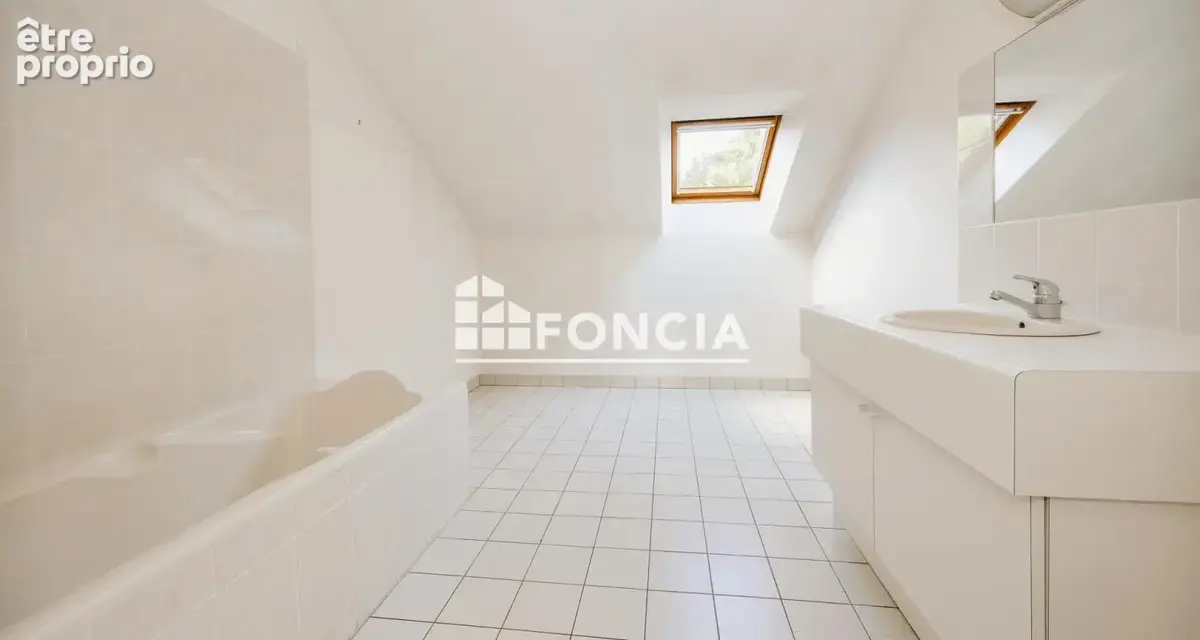 SAINT-GRÉGOIRE – Centre-ville - Appartement de 104 m2 avec terrasse de 30 m2 en dernier étage - photo 14