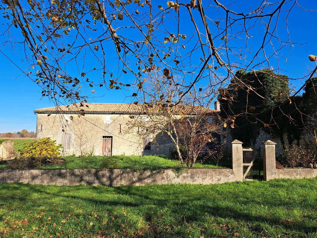 À Vendre : Charmante Propriété à rénover dans l'Entre-Deux-Mers - Réf 97 - photo 2
