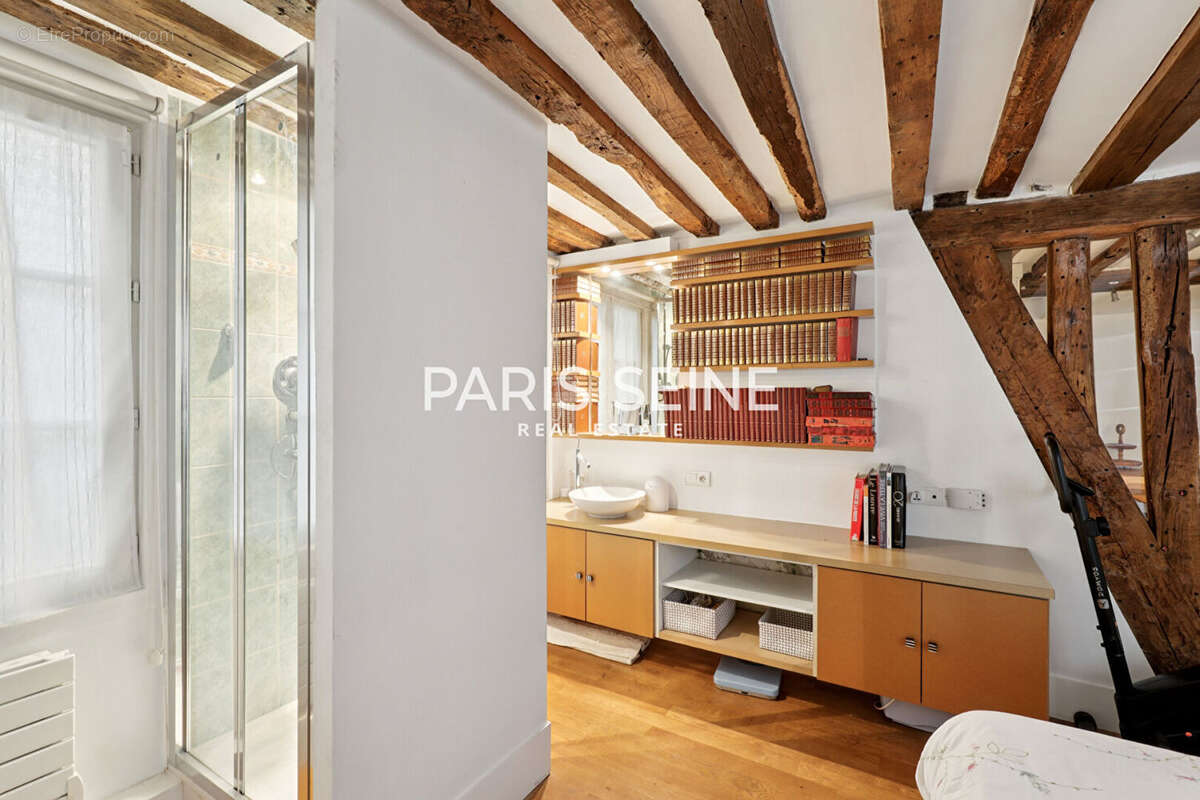 Appartement à PARIS-1E