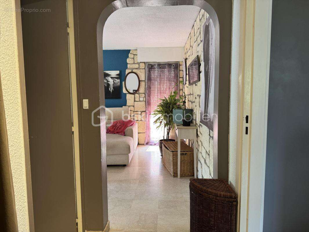 À Saint-Raphaël (83700), dans un quartier recherché, beau T3 de 59,84 m² avec terrasse, jardin privatif de 39 m², garage et cave - photo 21