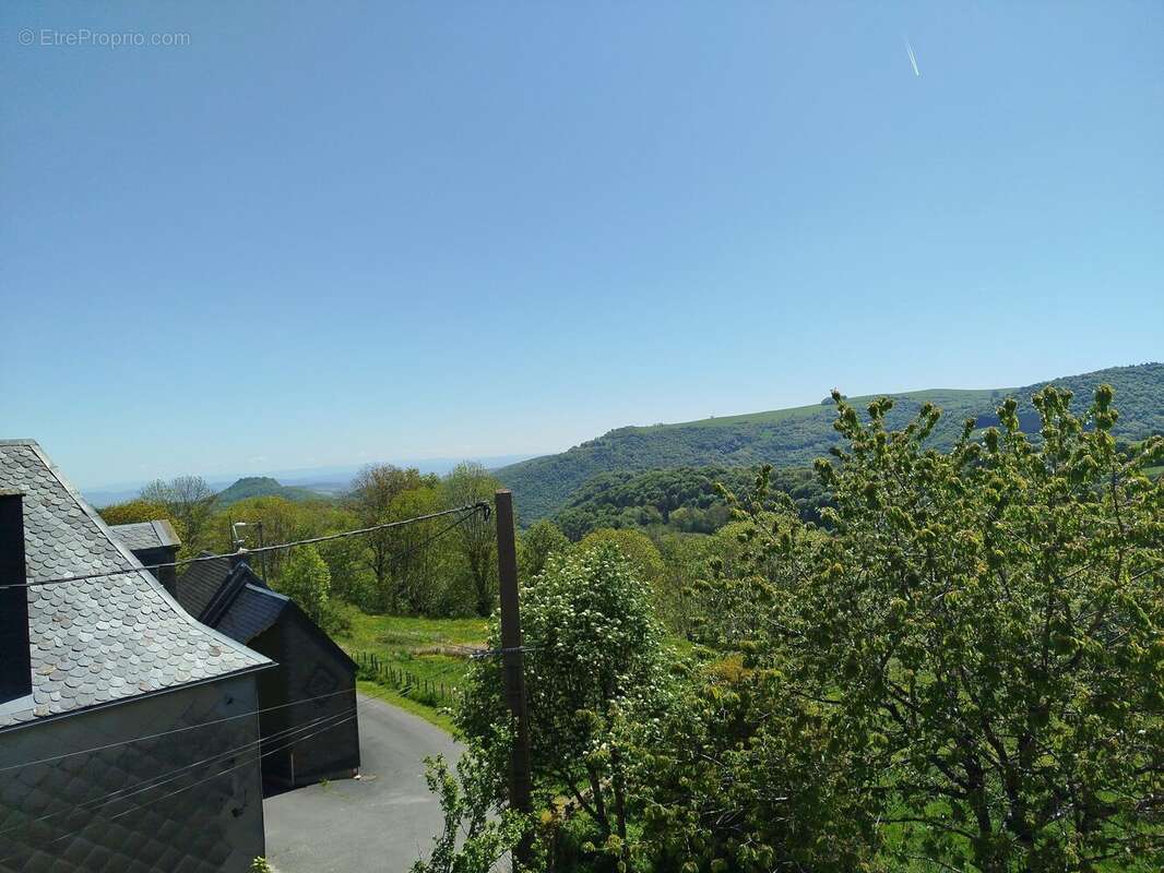 Maison à BESSE-ET-SAINT-ANASTAISE