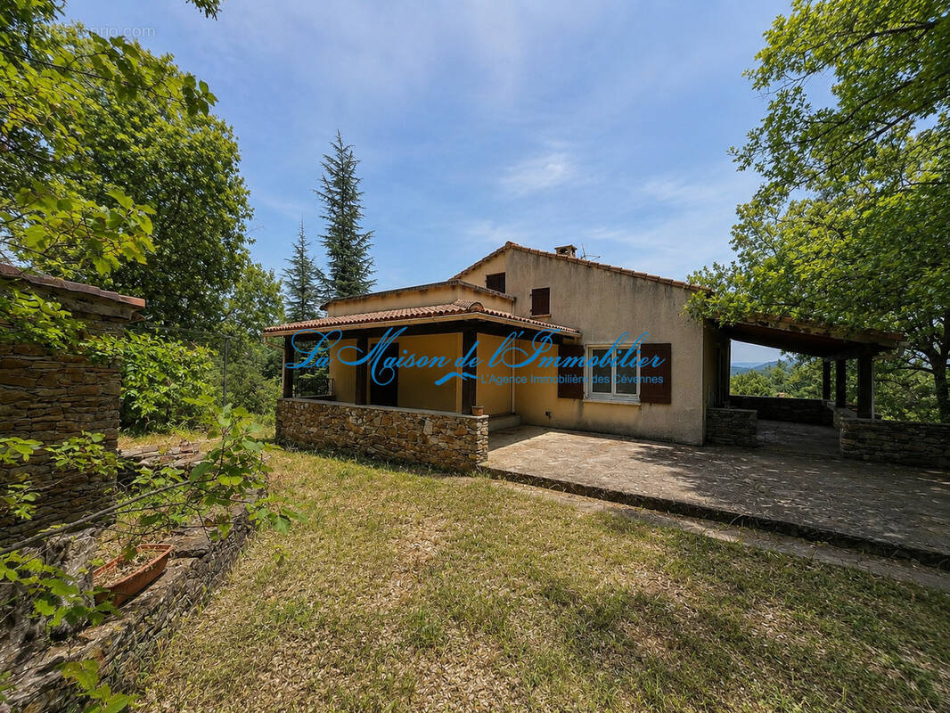 Maison à MEYRANNES
