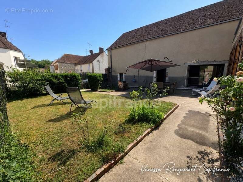 À vendre – Maison de village 4 chambres avec jardin, dépendances, grange et espace spa - photo 7