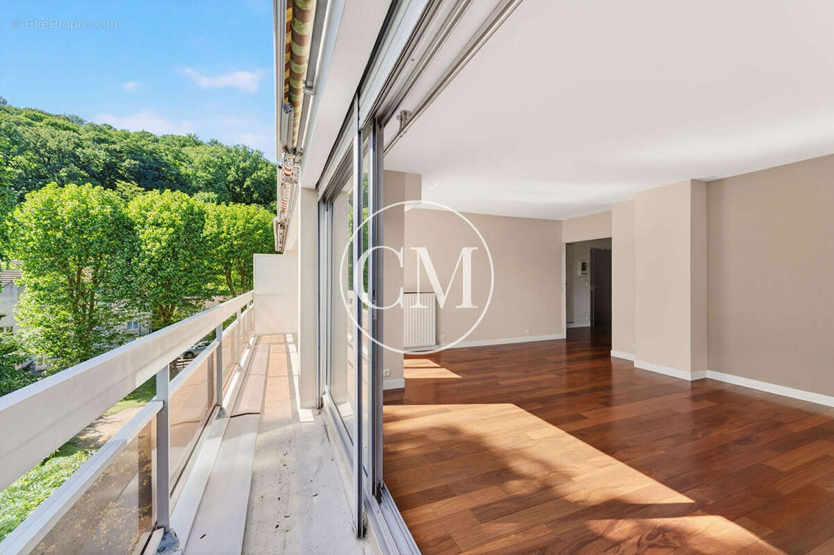 Appartement à BUC