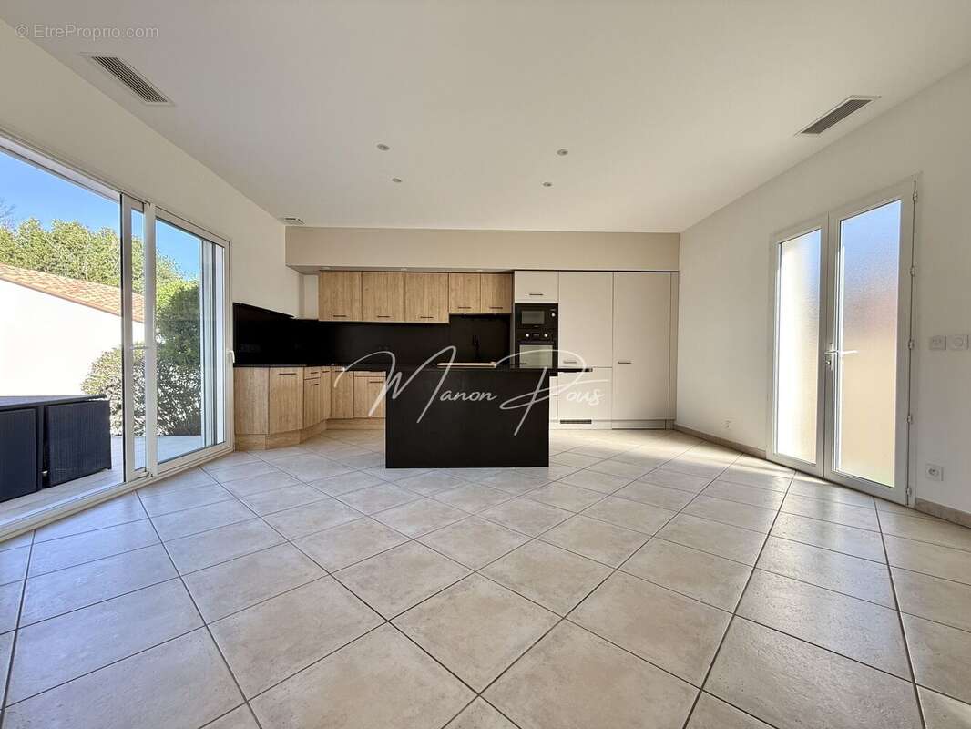 Maison 230 m² à Saint-Esteve  - photo 65