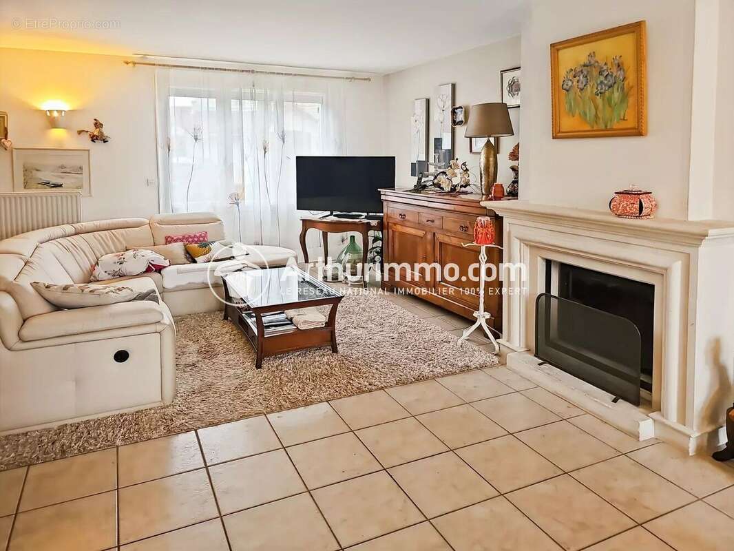 Maison à SAINT-PIERRE-DU-PERRAY