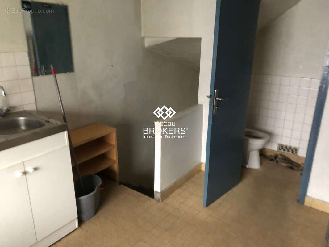 Locaux sociaux - Commerce à MONTREUIL