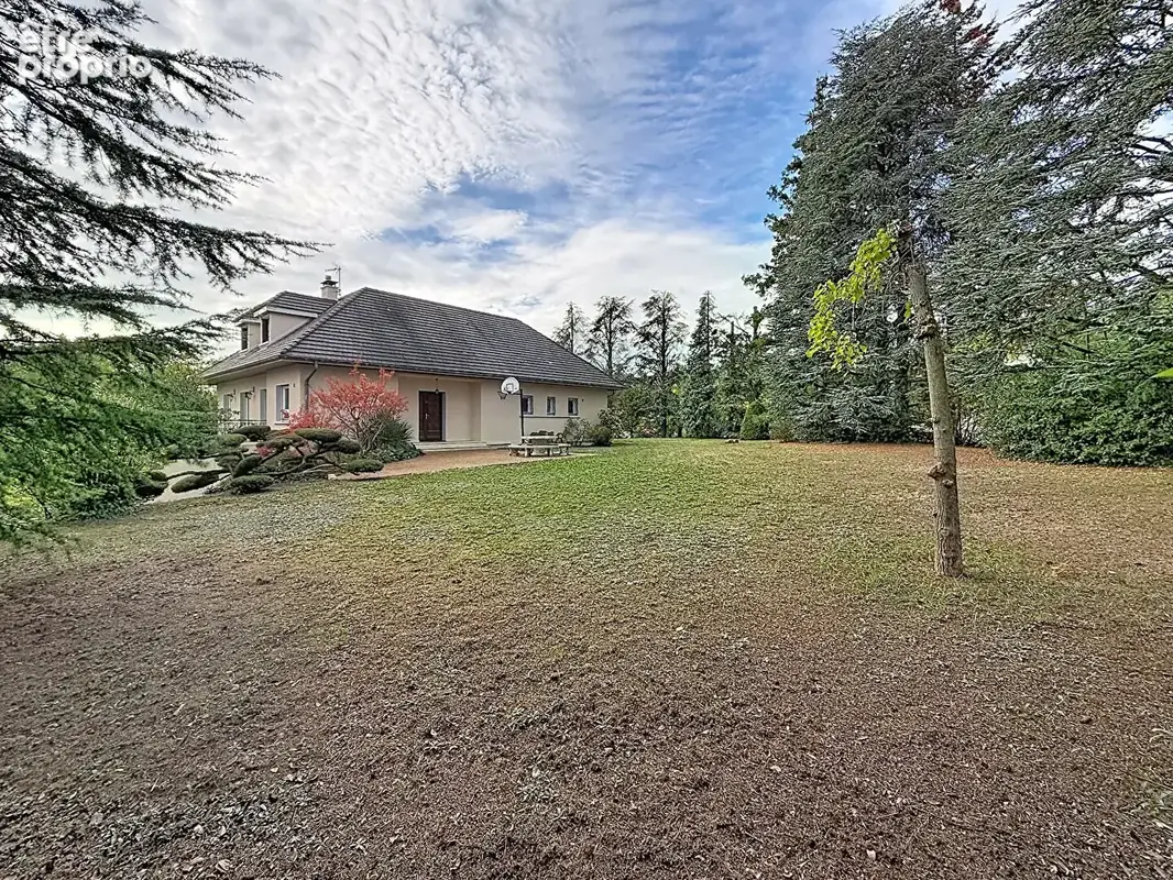 SAINT CYR AU MONT D'OR, maison familiale de 230 m² habitables + 150 m² utiles  sur terrain de  2974m² - photo 13