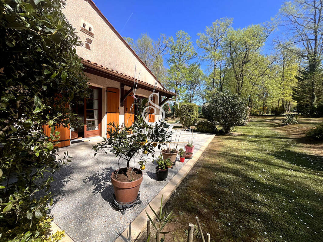 Maison à GARAT