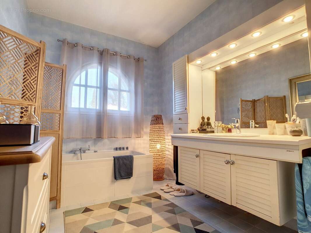 Maison à SAINT-CHINIAN