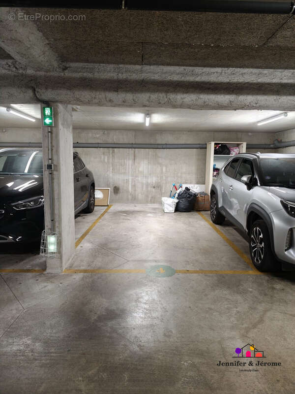 Parking à MONTMORENCY