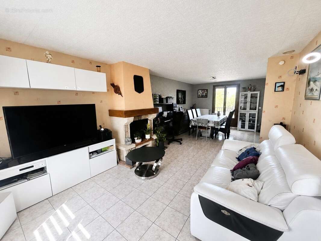 Maison 89 m² à Veauche  - photo 2
