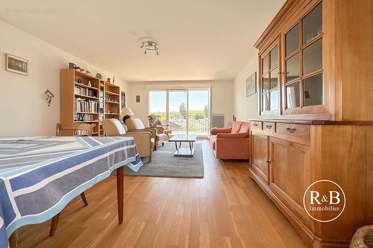 Appartement à LES CLAYES-SOUS-BOIS