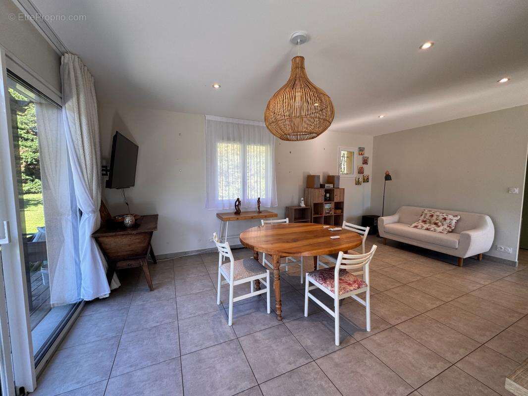 Maison à SICCIEU-SAINT-JULIEN-ET-CARISIEU