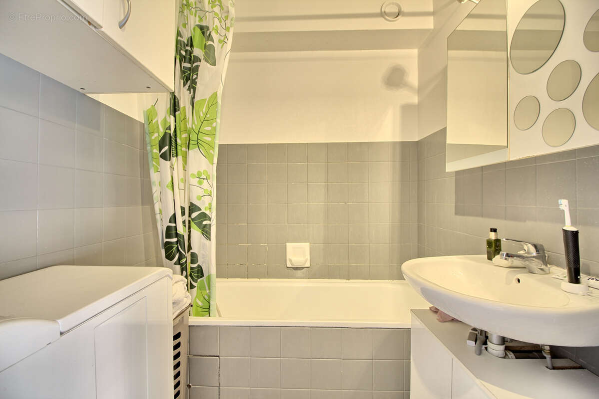 Appartement à VALLAURIS