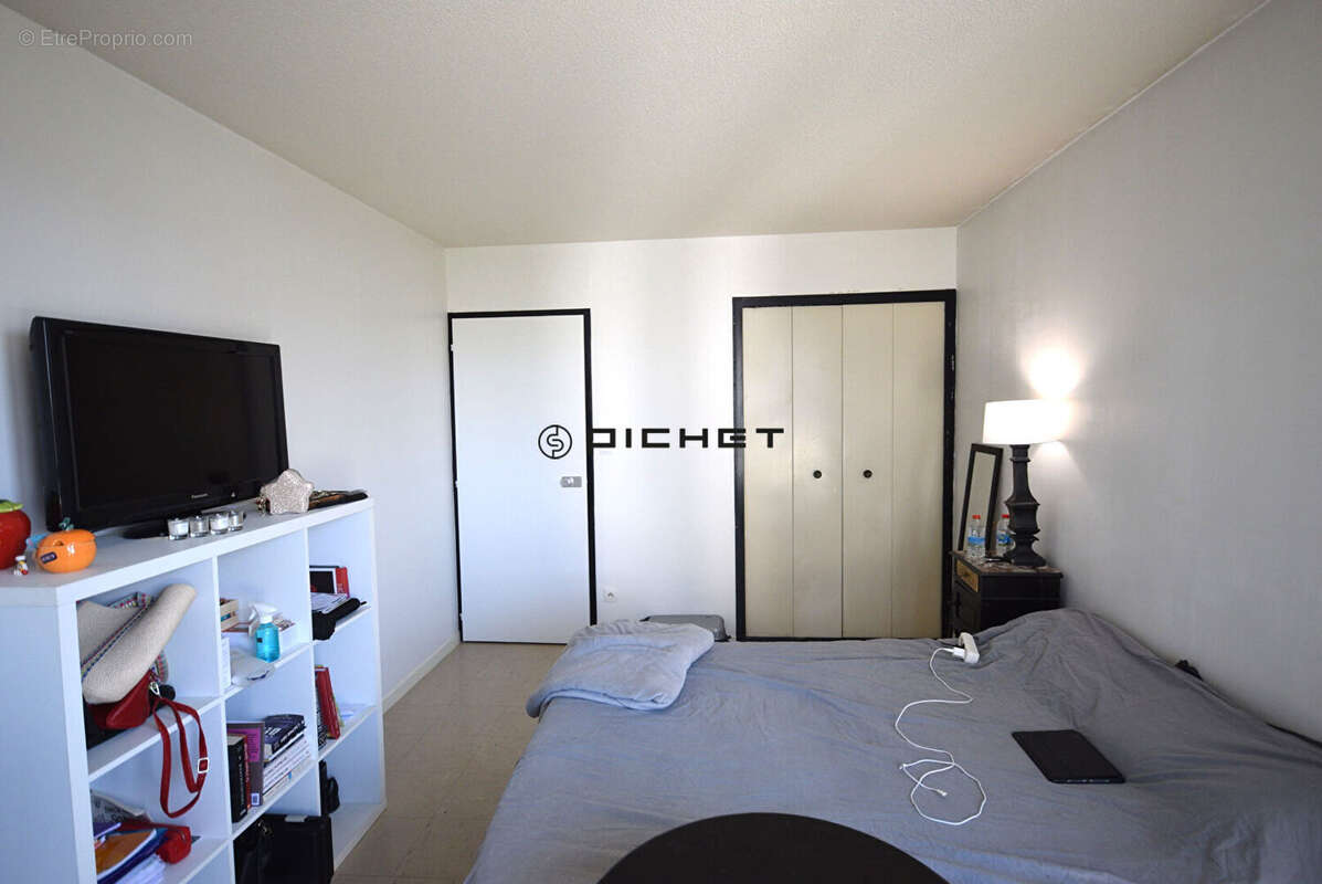 LA ROCHELLE quartier Porte Royale Studio avec ascenseur balcon. - photo 3