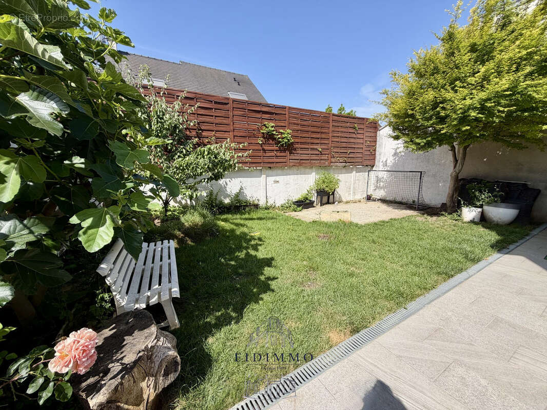 4372 - Maison en plein centre-ville d'Ormesson - photo 12