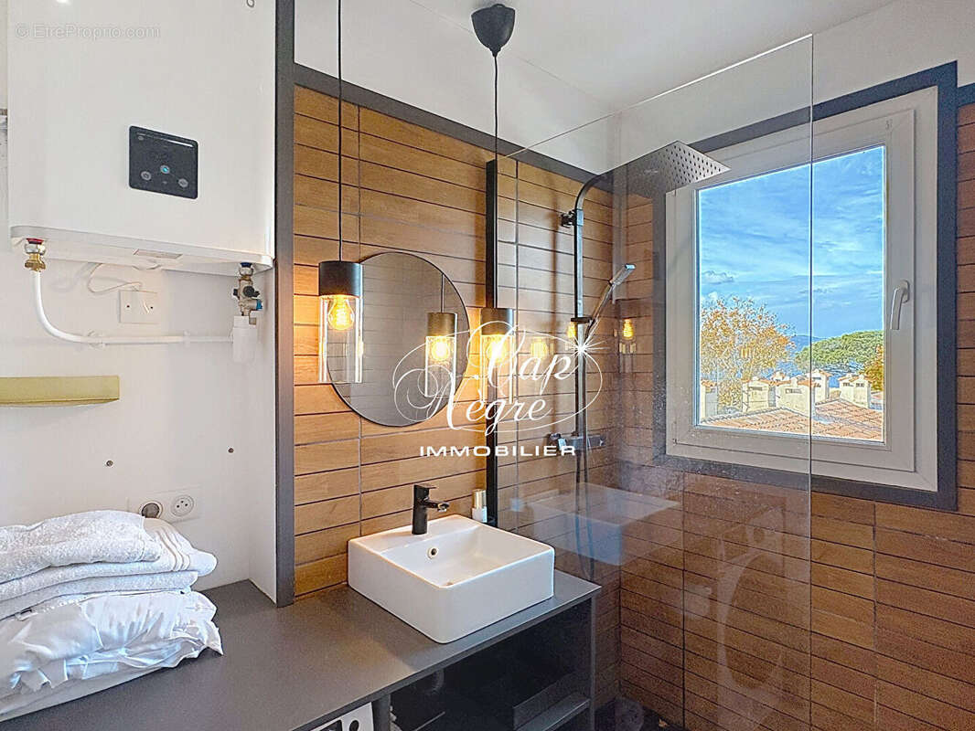 Appartement vue mer proche plage  rénové en dernier étage à vendre à saint tropez - photo 13