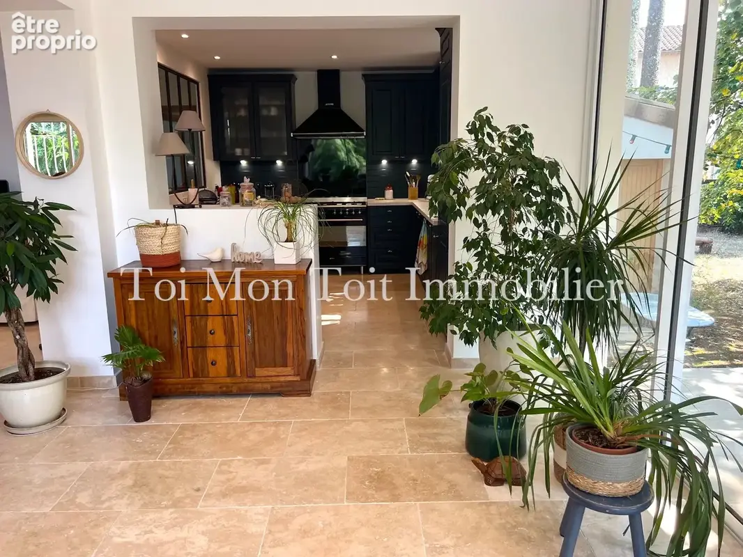 Quissac, Agréable villa de 130 m2 entièrement rénovée + Piscine + Mazet, Le tout sur 1800 m2 de terrain. - photo 6