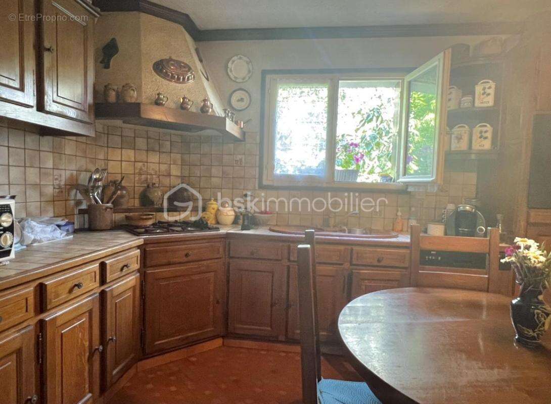 Maison à VILLENEUVE-SUR-YONNE