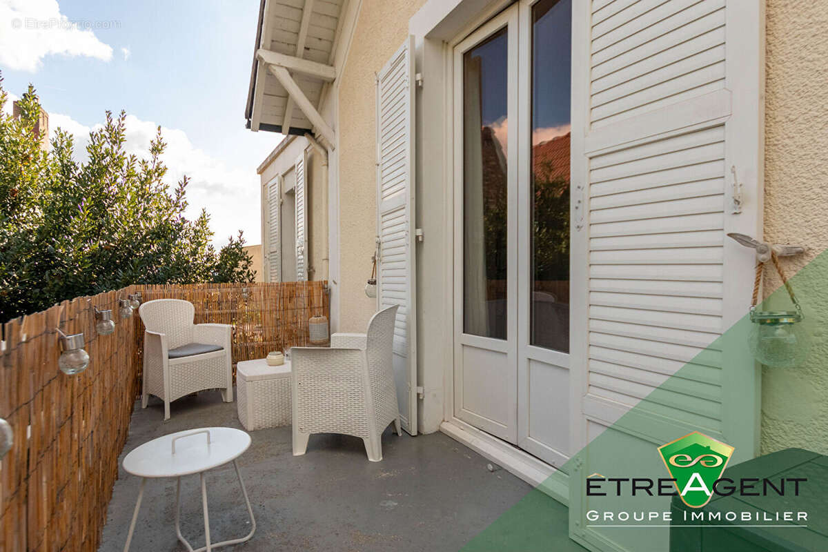 Appartement à CHANTELOUP-LES-VIGNES