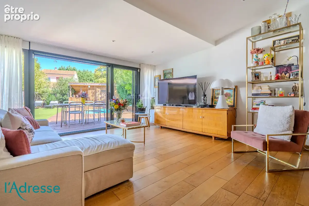 GRADIGNAN proche des commerces - Maison moderne de plain-pied avec piscine - photo 2