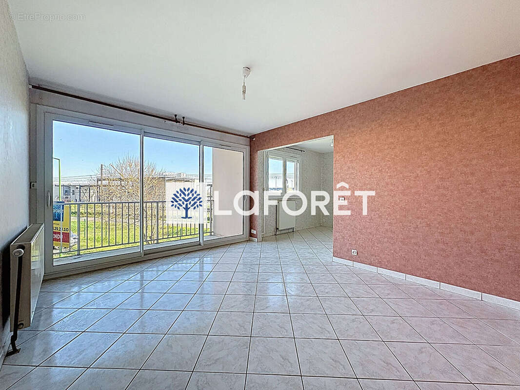 Appartement St Maurice De Beynost T3 de 68.50 m² avec balcon, place de parking et cave - photo 3