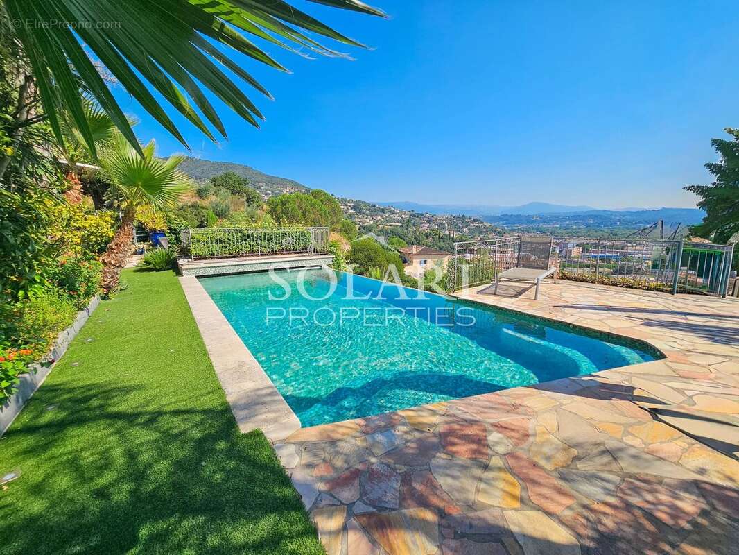 Villa avec piscine et vue panoramique sur la mer et les montagnes - photo 3