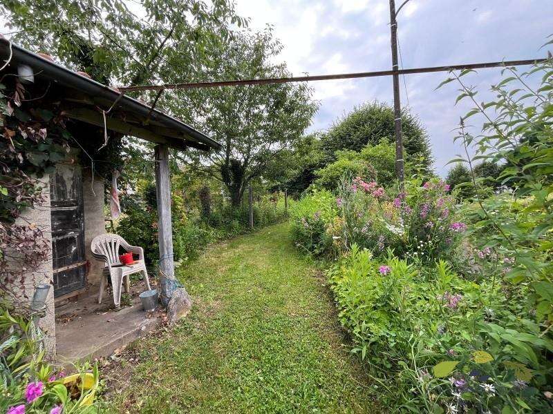 Maison à SAINT-LEONARD-DE-NOBLAT