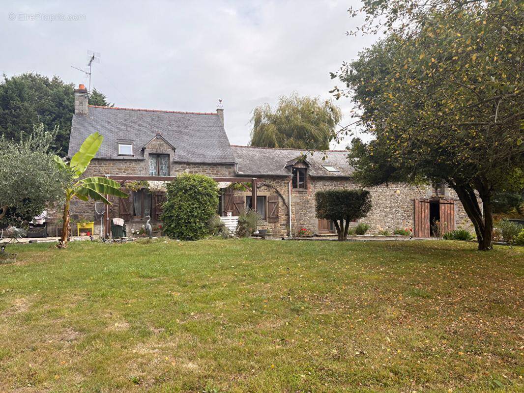 Maison à COMBOURG