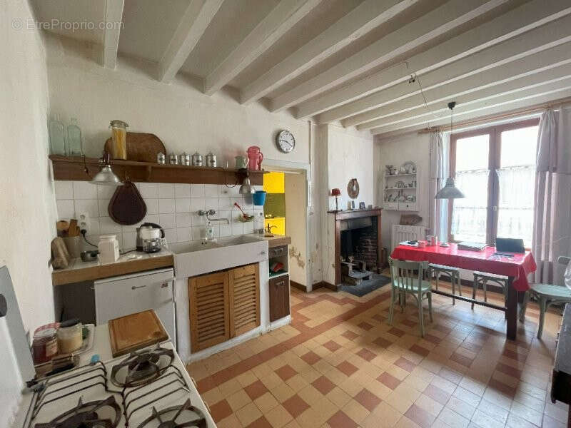 Maison à LA BAZOCHE-GOUET