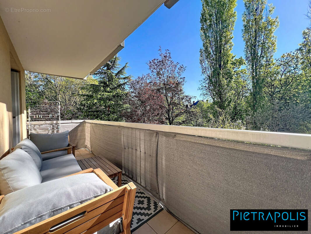 Appartement à SAINT-GENIS-LAVAL