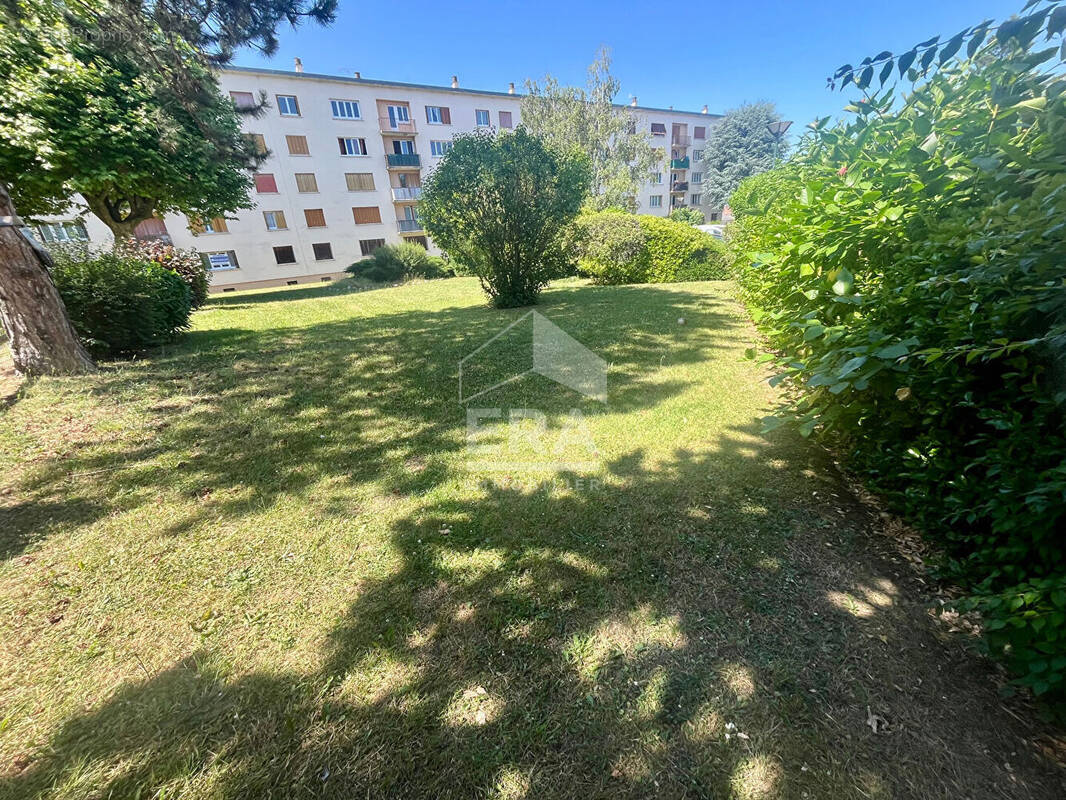 Appartement à LES CLAYES-SOUS-BOIS