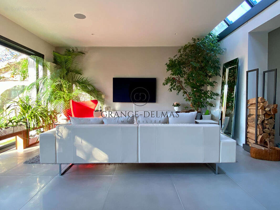 Maison de plain pied rénovée avec jardin - TALENCE - photo 5